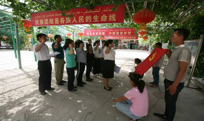 库车县档案局开展纪念建党97周年 “不忘初心、牢记使命”主题党日活动