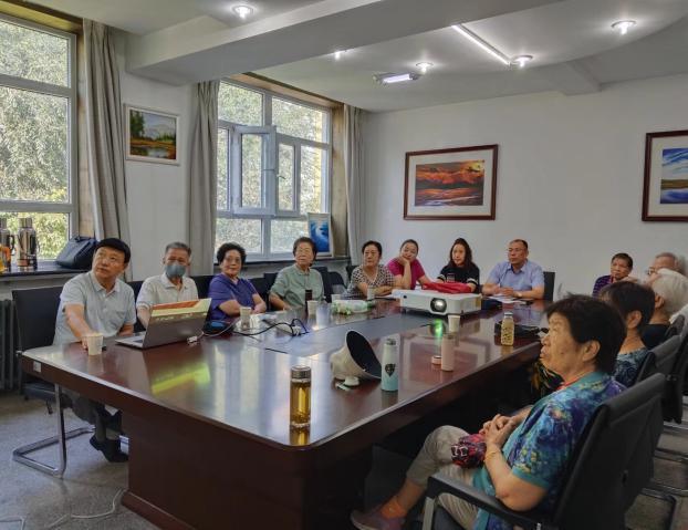 退休干部学习图片.jpg