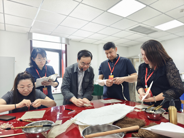 自治区档案馆举办全疆纸质档案修复培训班